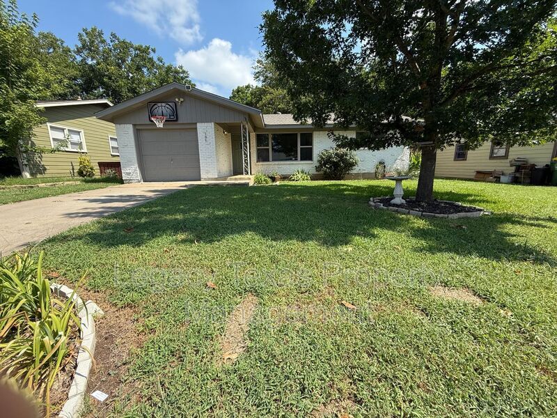 Foto principal - 107 Hilltop Dr