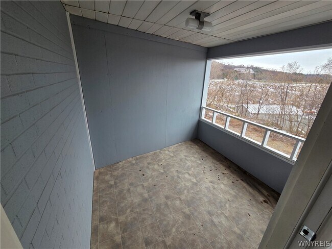 Foto del edificio - 255 Portage Rd