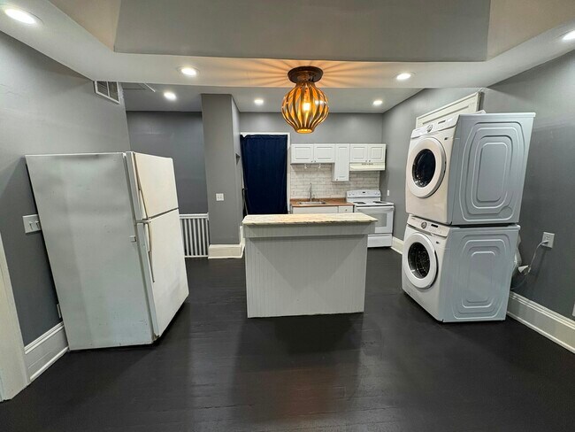 Foto del edificio - 537 E 37th St