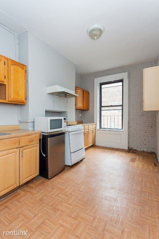 Primary Photo - 3 E 13th St