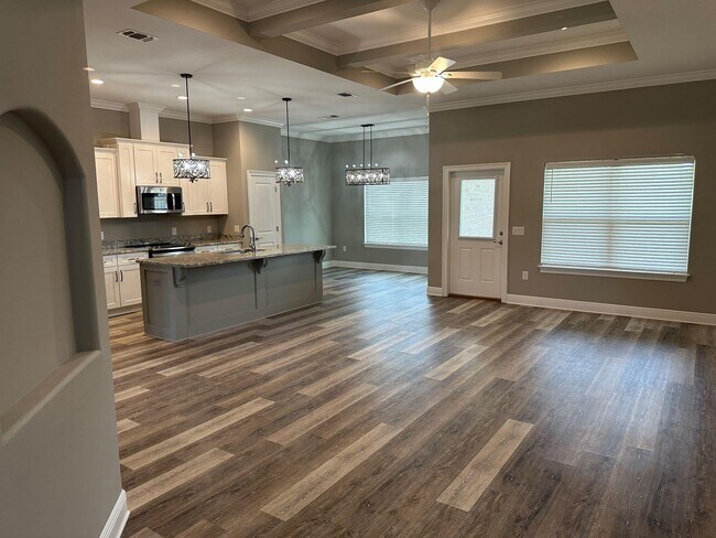 Building Photo - 1807 Thunderbolt St