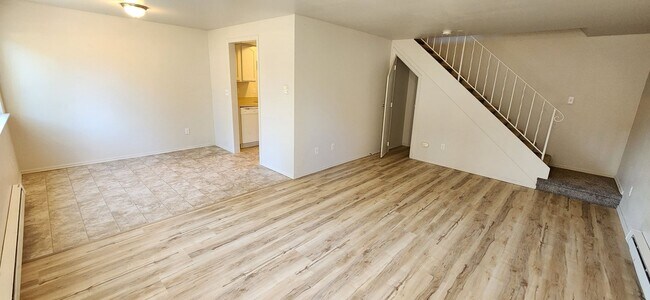 Foto del edificio - Everett 2 Bedroom Updated Townhome in Small Complex