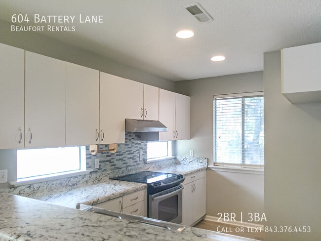 Building Photo - 604 Battery Ln