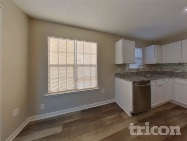 Foto del edificio - 1041 Counselors Dr