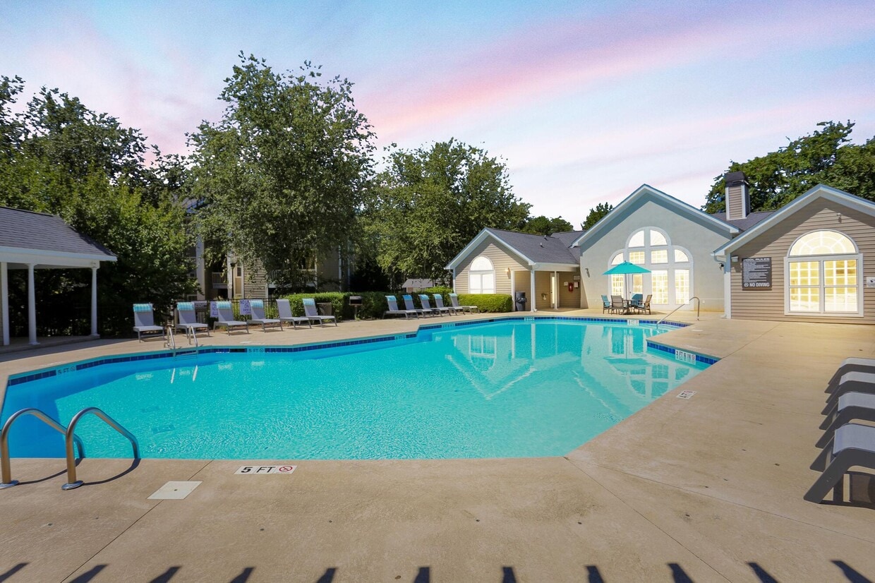 The Laurel — Community View