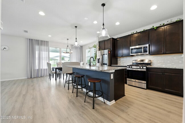 Foto del edificio - 54 Alderwood Pl