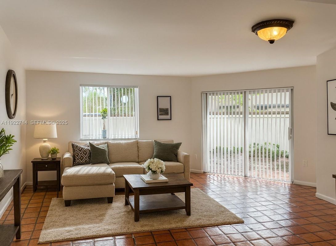 Foto principal - 6860 SW 45th Ln