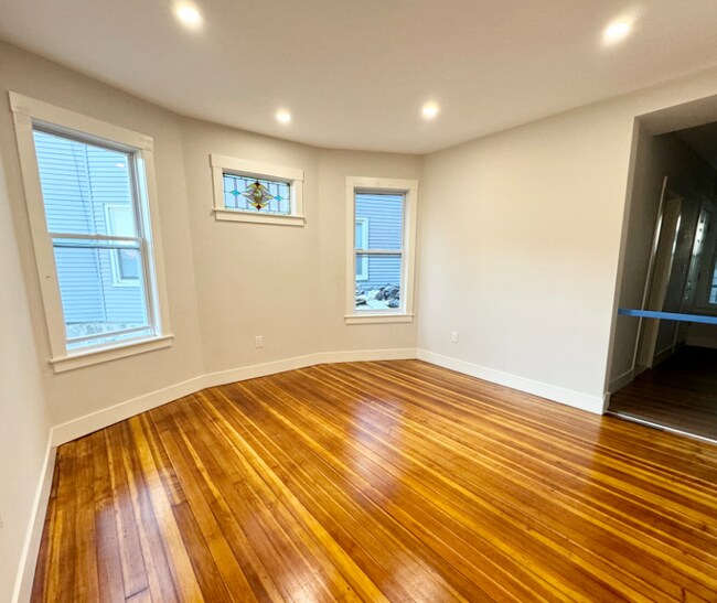 Foto del edificio - 147 E Cottage St