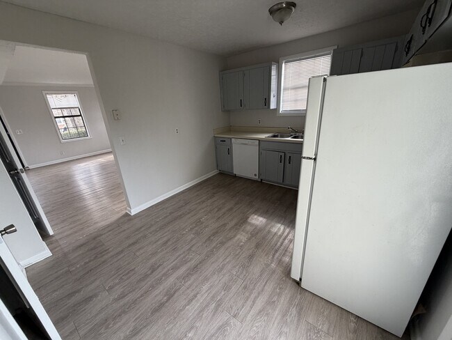 Building Photo - 2448 Fairbrook Dr