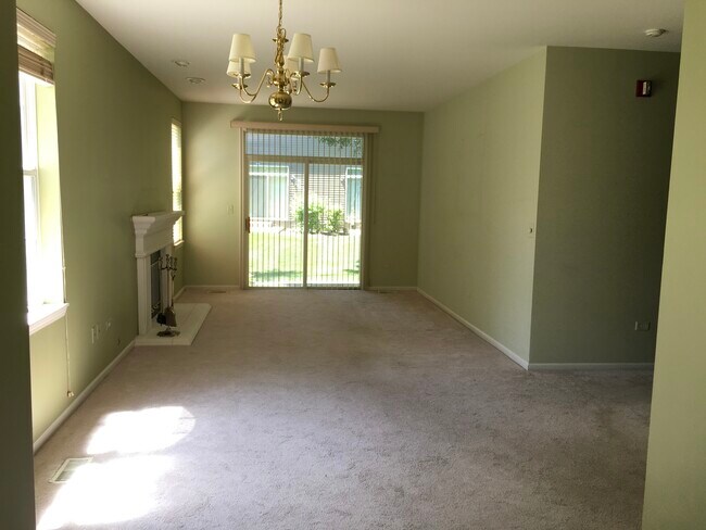 Building Photo - 833 Genesee Dr