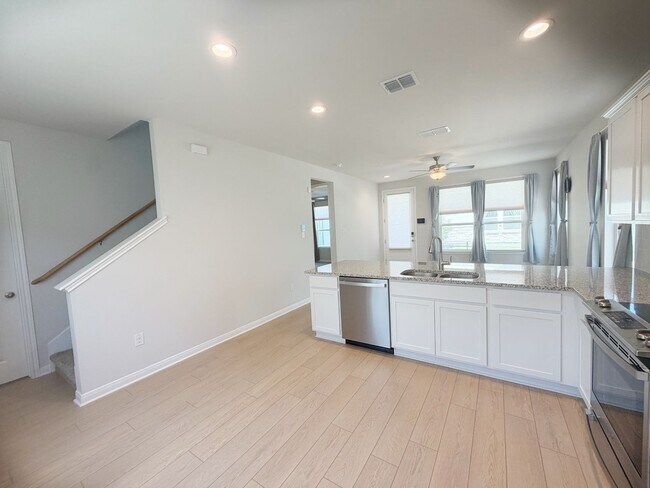 Foto del edificio - 2 Bed / 2.5 Bath Home Ready for Lease!