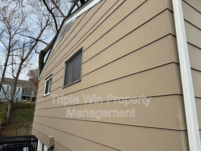 Foto del edificio - 227 Meadowcrest Dr
