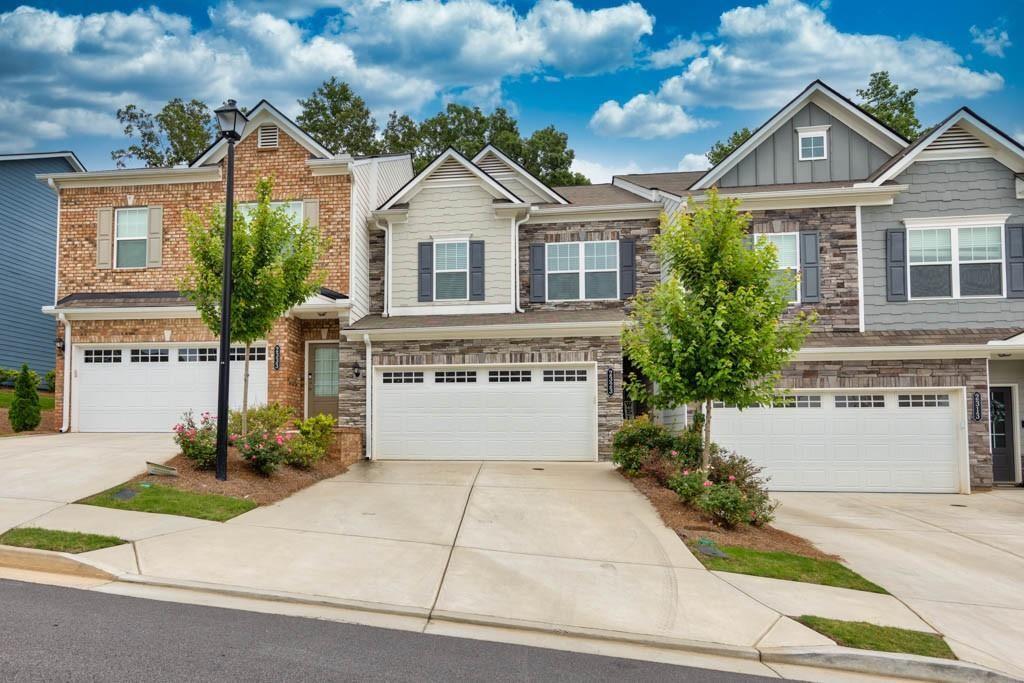 Primary Photo - 2323 Buford Town Dr