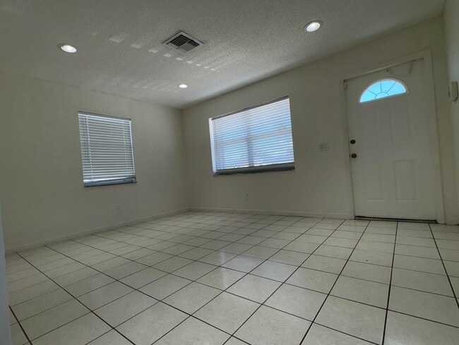 Foto del edificio - 4609 Pruden Blvd
