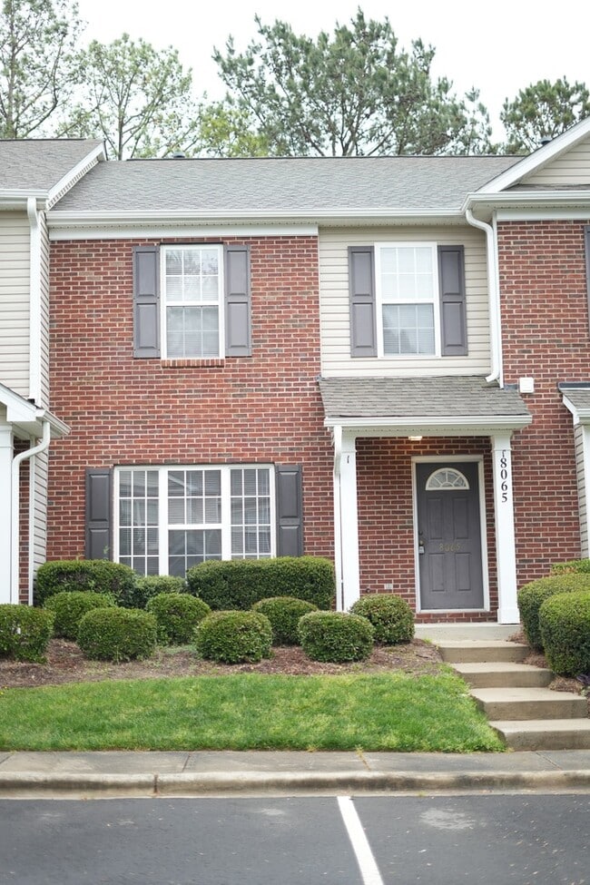 Charming 3-Bedroom, 3-Bathroom Townhome - Charming 3-Bedroom, 3-Bathroom Townhome