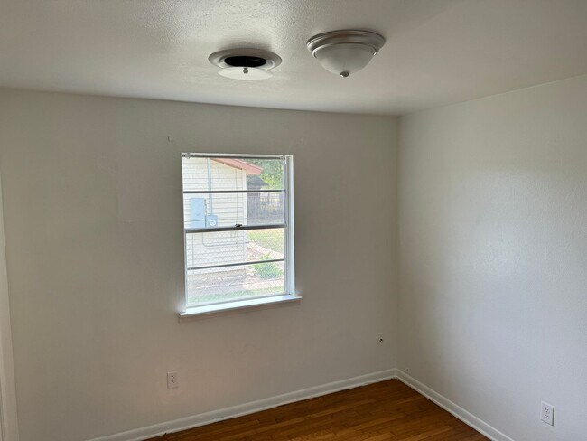 Foto del edificio - Great 3/2 House In Quiet Area