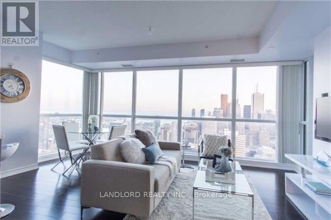 Photo du bâtiment - 386-3386 Yonge St