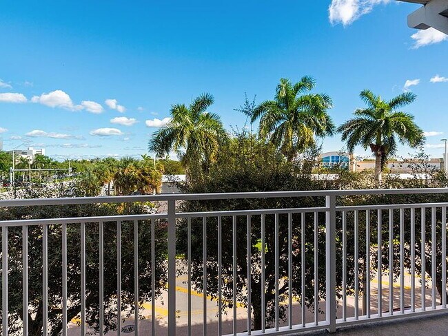 Foto del edificio - "Chic 1-Bedroom Retreat in the Heart of Miami - 782 Sq Ft of Comfort!"