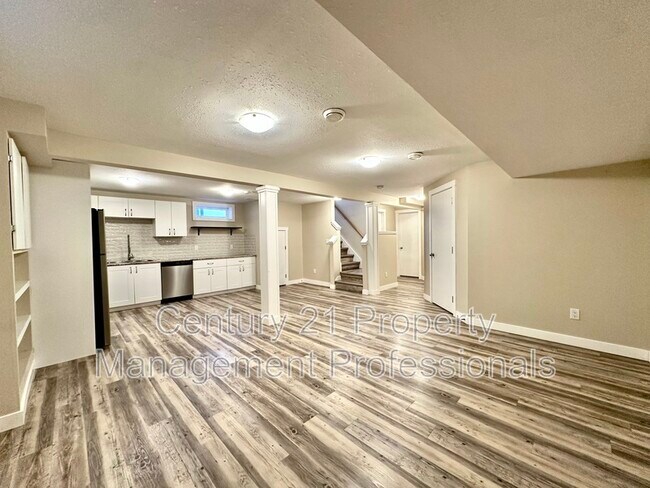 Photo du bâtiment - 8504-152A 152A Ave NW