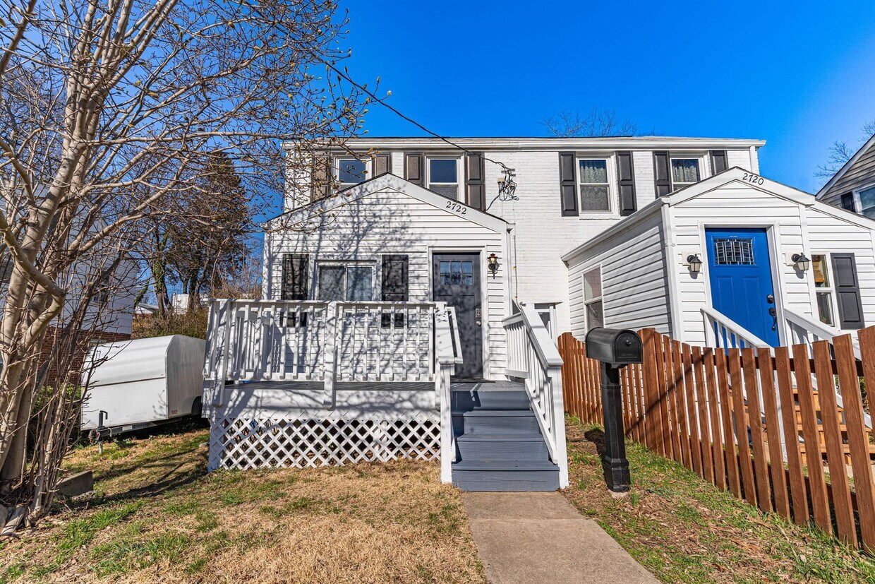 Foto principal - Charming Home, Walk to Metro!