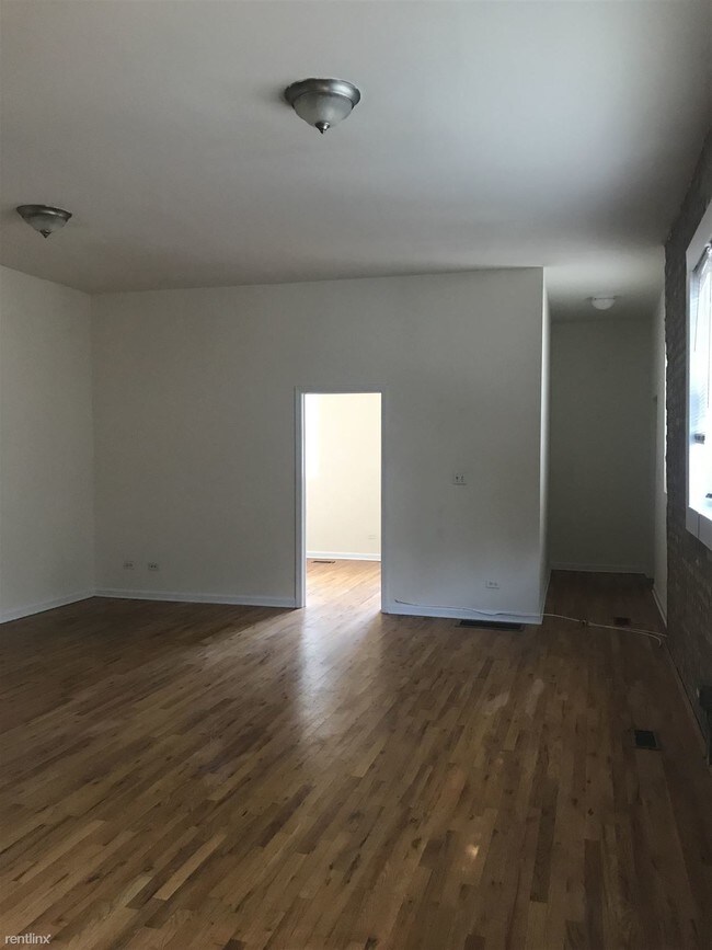 Building Photo - 2056 N Leavitt St