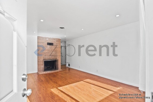 Building Photo - 1296 Albina Ave
