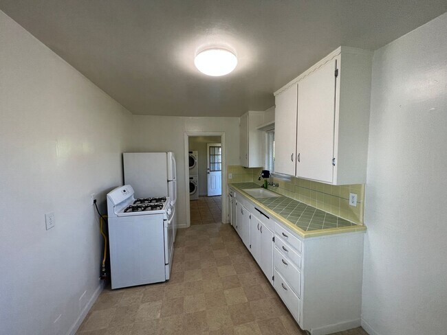 Photo - 618 James St House