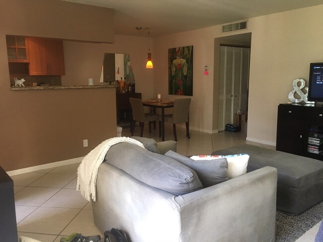 Foto del edificio - 2420 Diana Dr