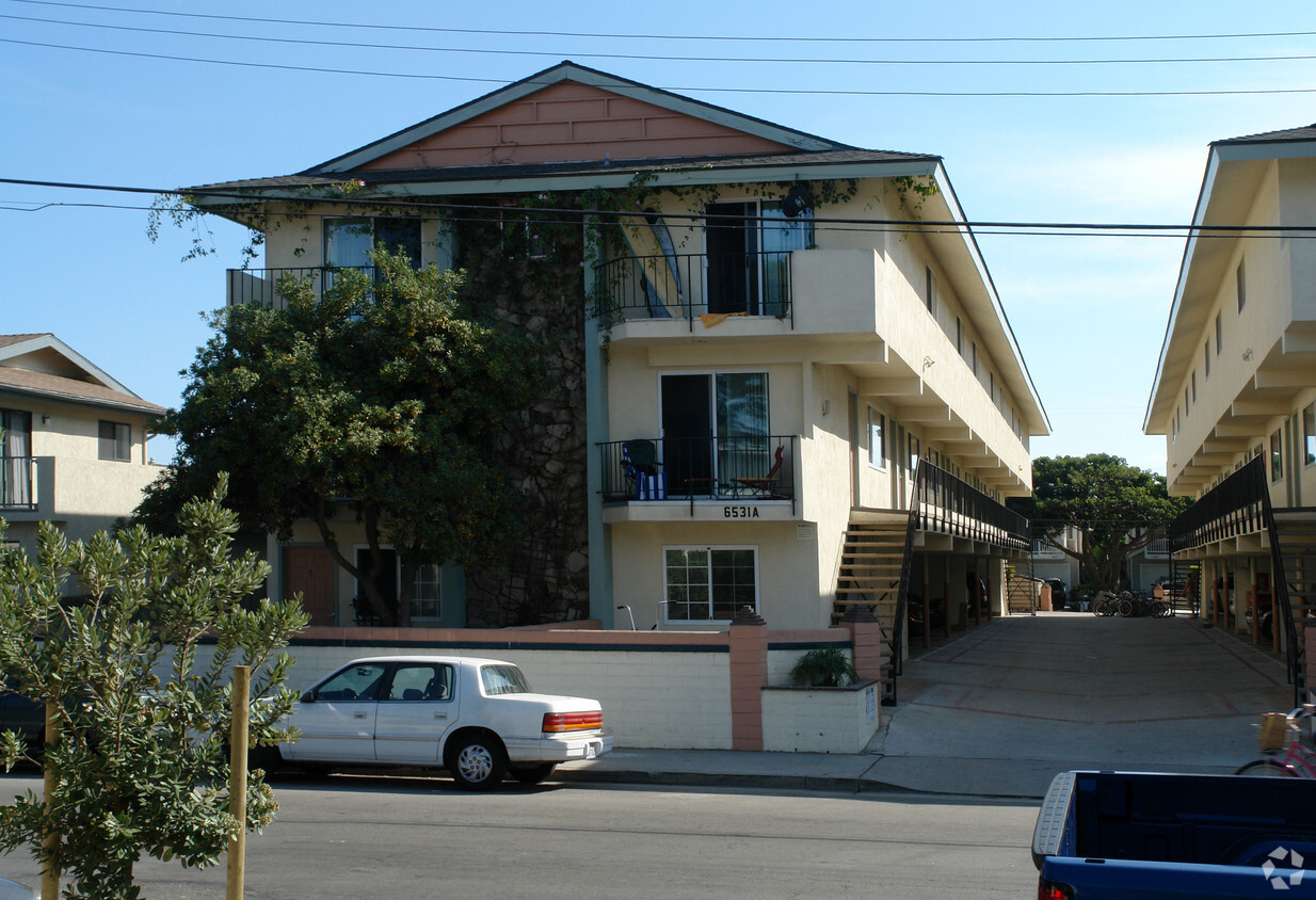 Building Photo - The Laguna Apartments