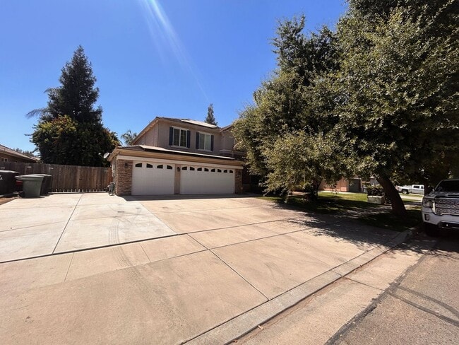 Building Photo - Beautiful home for rent in Visalia!