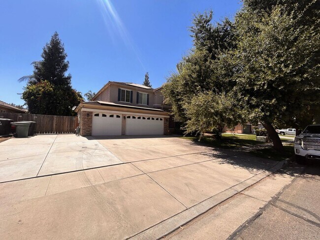 Foto del edificio - Beautiful home for rent in Visalia!