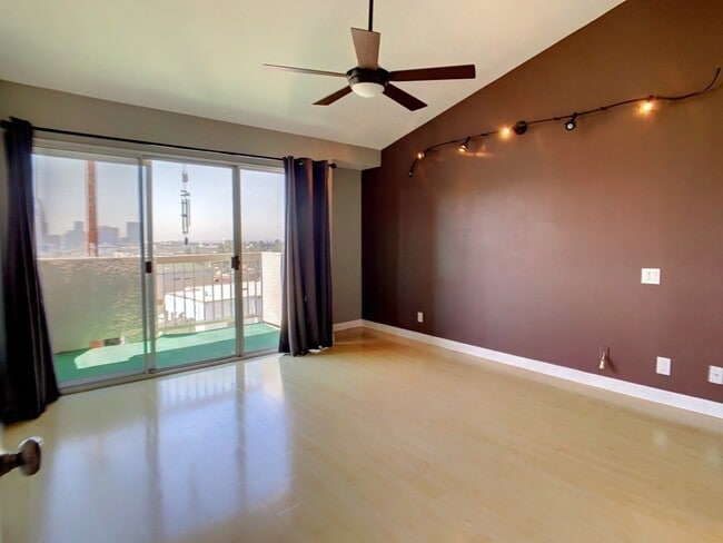 Building Photo - A Beautiful updated trilevel townhome in W Figueroa is now available for rent.