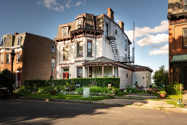 Building Photo - 170 Montgomery St