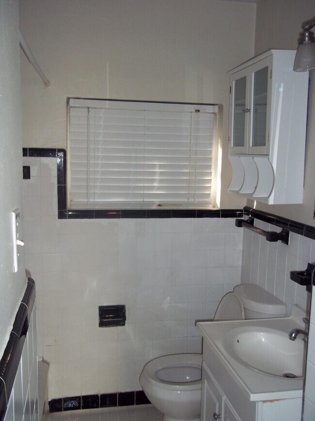 Foto del edificio - 8706 Florence Ave