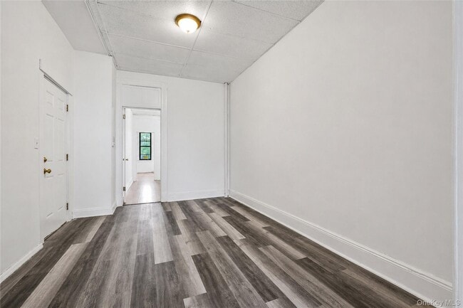 Building Photo - 71-60 69th Pl