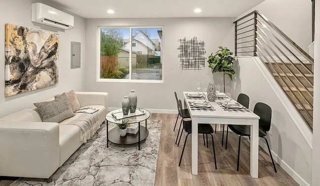Building Photo - Contemporary 2-Bed Townhome with Rooftop D...