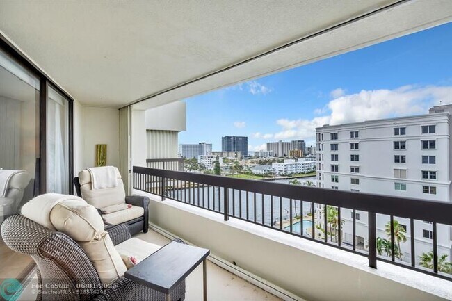 Foto del edificio - 2900 NE 14th Street Causeway