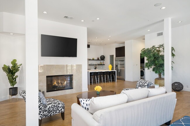 Building Photo - 221 Via Veneto