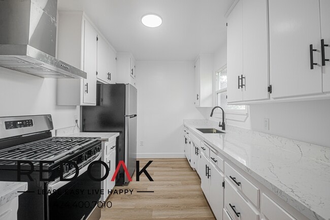 Building Photo - 2247 Merton Ave