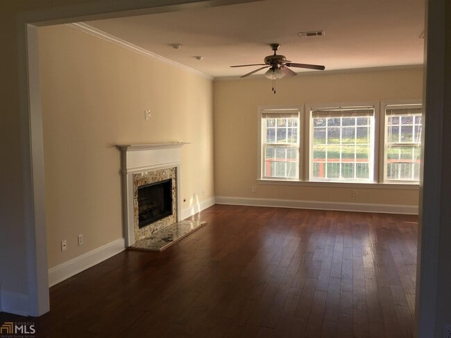 Building Photo - 145 Farr Lake Dr
