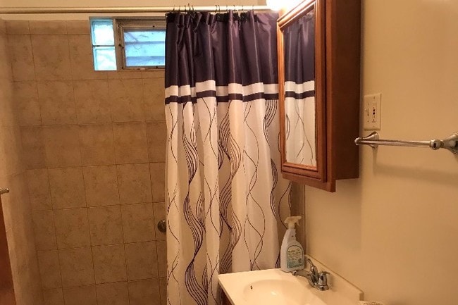 bathroom - 2123 Hillside Ter