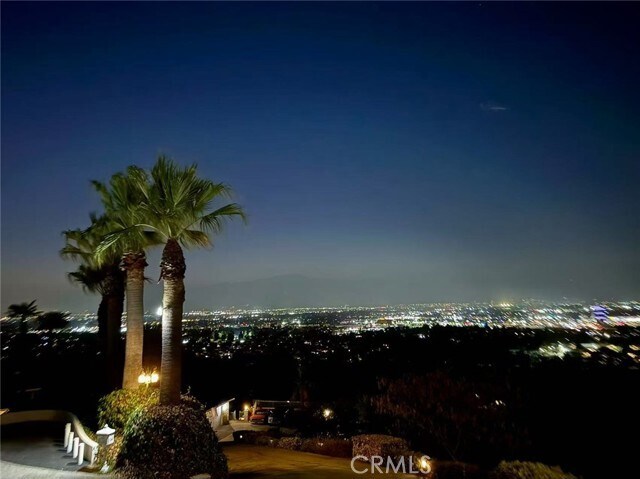 Foto del edificio - 2832 E Farview Ln
