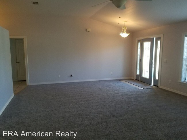 Building Photo - 701 Zephyr St