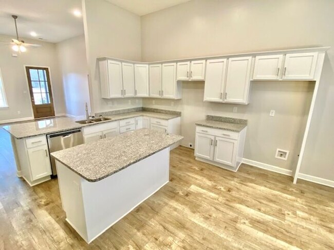 Building Photo - Now Leasing a 5 Bedroom 3 Bath Home in Byh...