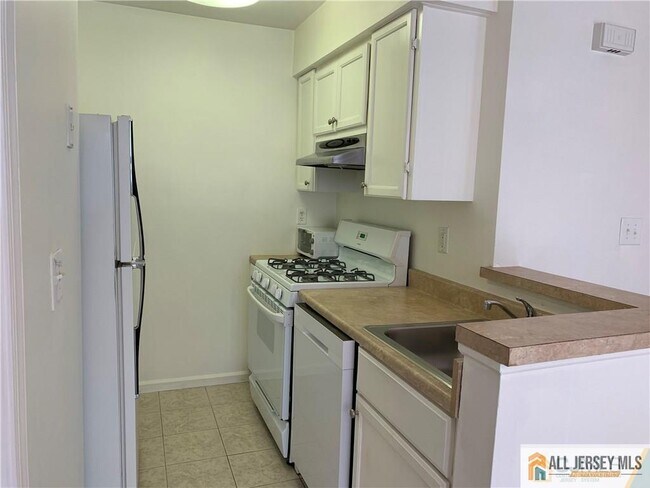 Foto del edificio - 46 Lear Ct