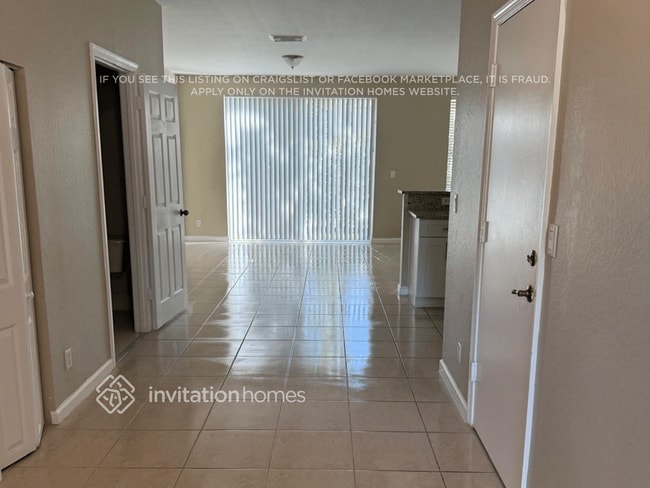Building Photo - 2817 S Evergreen Cir