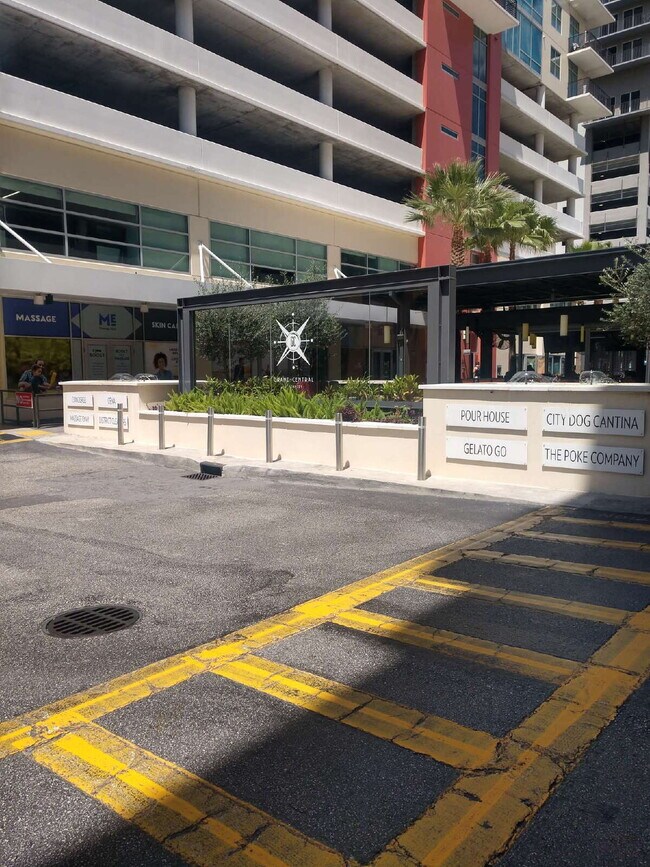 Foto del edificio - 1 Bedroom Condo in the Heart of Tampa