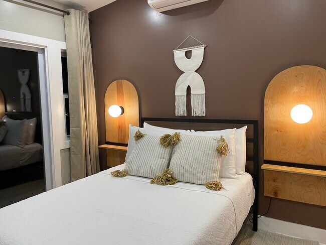 Segundo dormitorio en la trastienda - Cama tamaño queen con vista al patio - 63 Somers St