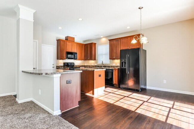 Building Photo - 698 Shefford Town Dr