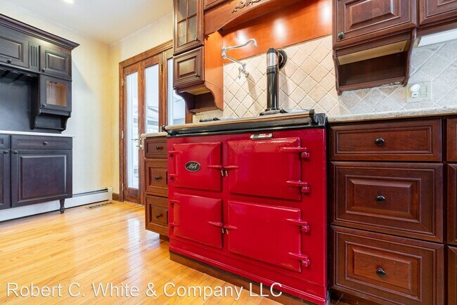 Building Photo - 4 br, 3.5 bath House - 3 Pine River Rd